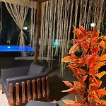 Vila Detached With A Heated Pool And Garden *