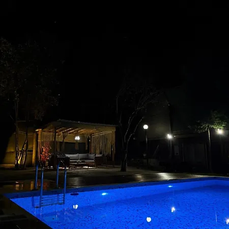Detached With A Heated Pool And Garden Βίλα