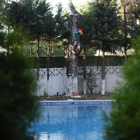 Βίλα Detached With A Heated Pool And Garden *