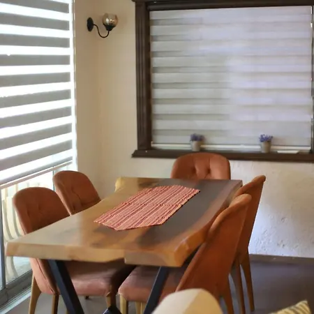 Detached With A Heated Pool And Garden Βίλα