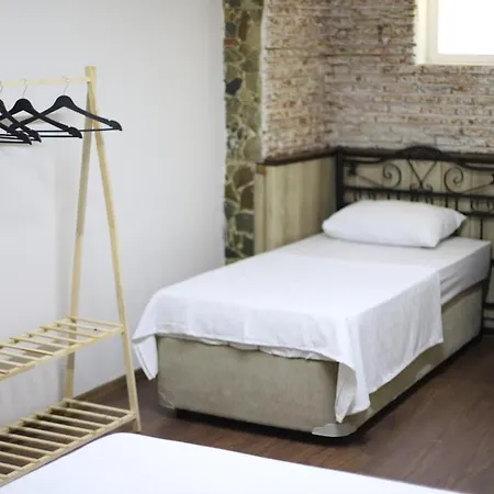 Detached With A Heated Pool And Garden 别墅