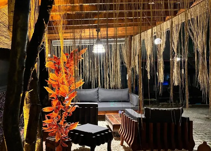 Detached With A Heated Pool And Garden 萨潘贾