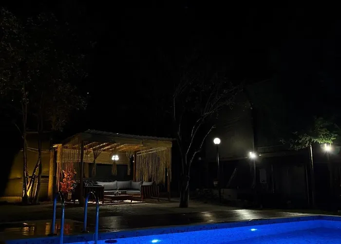 Detached With A Heated Pool And Garden 别墅