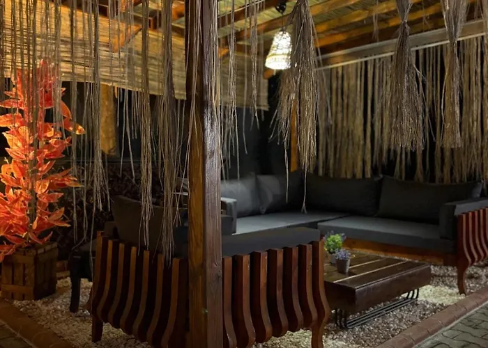 别墅 Detached With A Heated Pool And Garden