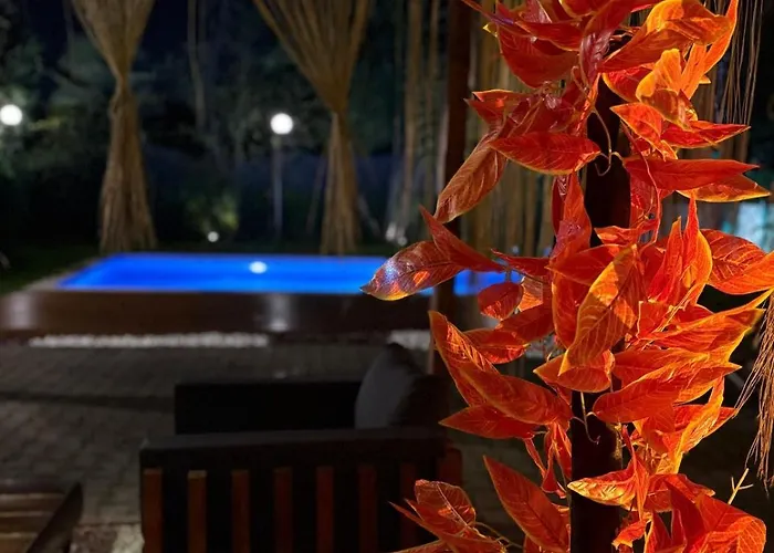 别墅 Detached With A Heated Pool And Garden