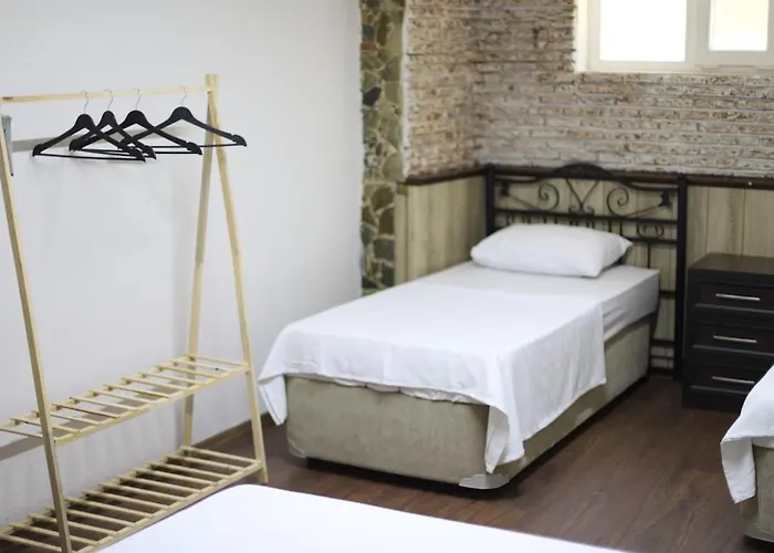 Detached With A Heated Pool And Garden 别墅